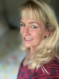 Introduction and photo from class of 83