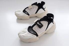 レビュー ナイキ アクアリフトは 定番エアリフトがアレンジされた履き心地がいいスニーカーです スニーカー 足袋 スニーカー エアリフト