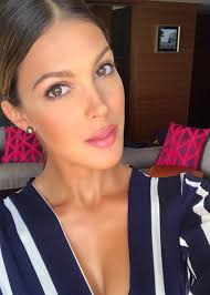 Iris mittenaere is a french model, television host, and beauty pageant titleholder who was crowned miss universe 2016. Iris Mittenaere Grosse Gewicht Alter Korperstatistik