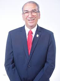 Soy Franklin Castillo, Decano de la Facultad de Administración de Empresas  y Contabilidad de la Universidad de Panamá. Con gratitud y compromiso,  asumo este reto junto a nuestra gran familia FAECO, convencido