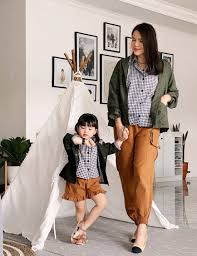 Karena foto profil tersebut sangat naik daun dan banyak di cari oleh netizen. 7 Inspirasi Baju Couple Ibu Dan Anak Ala Kahiyang Ayu Hingga Jedar