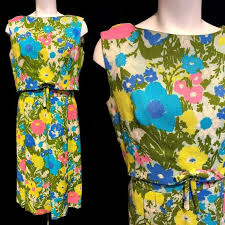This site is brought to you by kejaba treasures where we sell a wide variety of antiques, glasswares and collectables. 1960s Bright Floral Shift Medium Gem