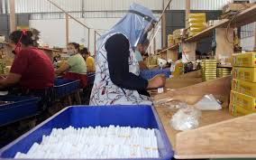 Ritel adalah tingkat terakhir dari proses distribusi, di dalamnya tujuan penjualan eceran (ritel). Perusahaan Rokok Kecil Usulkan 85 Persen Harga Jual Eceran Berlaku Nasional