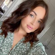 Carla Horne's Instagram, Twitter & Facebook