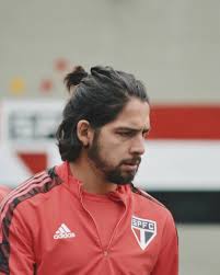 And he is 173cm tall. Antes Titulares Absolutos Meias De Cotia Lidam Com Ascensao De Benitez No Sao Paulo Gazeta Esportiva