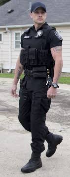 Pin By Florenzo Rodriguez On Hot Cops Men In Uniform Hot Cops Police Workout