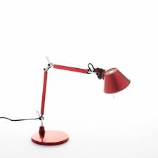 Spesielt på skrivebordet rundt om i verden finner du den flotte lampen med det arkitektoniske uttrykket. Artemide Tolomeo Micro A011810 Desk Lamp Lunares Store