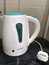 Cerek elektrik ini, dengan kapasiti 2,200 w dan jumlah 1.7 liter, jadi air di dalamnya sangat cepat memandangkan penarafan cerek elektrik, seseorang tidak boleh mengabaikan varian jalan. Electric Jug Kettle Cerek Elektrik Kitchen Appliances On Carousell