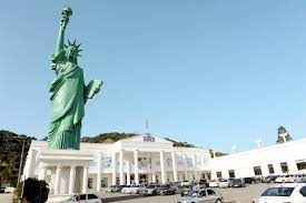 A estátua da liberdade da havan, em botucatu, deverá seguir o padrão das outras lojas, com 35 a havan tem como símbolo a casa branca. A Rede Da Polemica Estatua Da Liberdade Economia Estadao