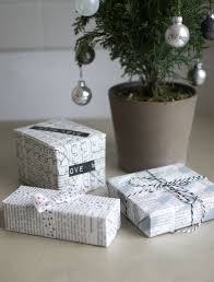 Geschenkpapier Aus Zeitungspapier 3 Einfache Ideen Geschenke Verpacken Zeitungspapier Geschenkpapier Geschenke
