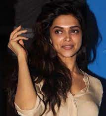 As the film showed 8 years gap, deepika as naina talwar surprised us with her totally different look as a stunning and confident young woman. 15 Latest Pictures Of Deepika Padukone Without Makeup Styles At Life
