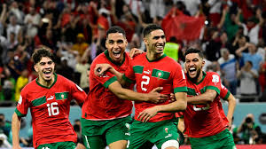 حاملا علم المغرب.. تداول ردة فعل أمير قطر واحتفاله لحظة تأهل "أسود الأطلس" لربع  نهائي المونديال - CNN Arabic