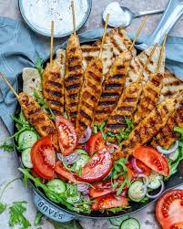 Rețeta de mai jos este foarte simplă și are mai multe versiuni. Kebab De Curcan Cu Sos De Iaurt Si Sumac Blondelish Com