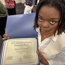 The Swoop the Loop 5K is one of our favorite traditions at  @UofNorthFlorida! This year, it grew to over 500 participants as we  welcomed alumni, students, faculty/staff, community members, and even  Ozzie's