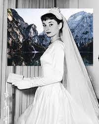 Abiti da sposa on line abiti sposa corti abiti da sposa nicole. Audrey Hepburn E Quell Abito Da Sposa Vintage Corto Esemplare Rarissimo Di Classe Pura