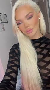 Nikki Houston's Instagram, Twitter & Facebook