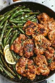 Poelee De Poulet Au Beurre A L Ail Et Aux Haricots Verts Karen Recettesdepoulet Recettedepouletensauce R En 2020 Poelee De Poulet Poulet Au Beurre Recette Poulet