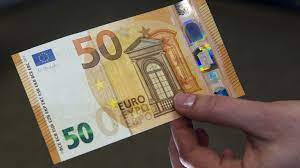 5000 eur euro to cny chinese yuan. Madchen 10 Findet 5000 Euro Und Bringt Sie Zur Polizei B Z Berlin