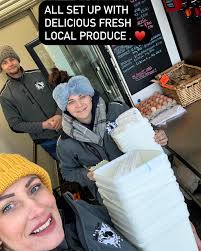 All set up with #freshlocalproduce . ♥️. #farmfresh  #awardwinninglocalproduce #homebaked @homemadebyah #freshisbest #lovelocal  #supportlocal #farmtotable