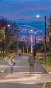 Flux Lighting Produits Utilises X Lineo Allees Pietonnes Du Centre Commercial Porte Des Alpes Saint P Lanterne Led Eclairage Exterieur Led Eclairage Led