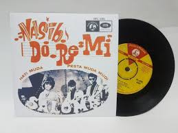 Nasib do re mi merupakan sebuah filem melayu yang diterbitkan oleh studio filem merdeka di malaysia. Piring Hitam Saloma Nasib Do Re Mi Music Media Cd S Dvd S Other Media On Carousell