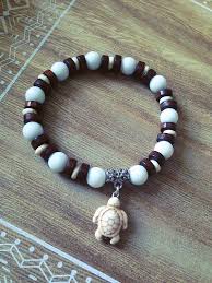 Bracelet jonc, bracelet marin et bracelet cuir homme et bracelet homme or à prix abordable! Bracelet Elastic Man White Brown Tortoise Howlite Boho Coconut Wood Onyx Boho Gift Made With Love Beaded Bracelets Basic Jewelry Bracelets
