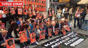 Yaşamını yitirenler için mezarları başında anma etkinliği düzenlendi. Suruc Katliami Nda Dort Yildir Adalet Araniyor