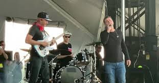 Like a stone has been certified gold by the recording indu. Watch Serj Tankian Join Tom Morello Onstage For Audioslave S Like A Stone Performance Metal Insider