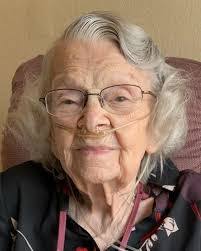 Carolyn Dickson's Instagram, Twitter & Facebook