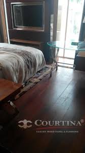 Vinyl kayu merupakan salah satu material bangunan lantai yang banyak diaplikasikan saat ini, khususnya bagi penghuni rumah yang memiliki apa itu vinyl lantai kayu? Inspirasi 10 Contoh Desain Parket Lantai Kayu Rumah Terbaik Courtina Courtina