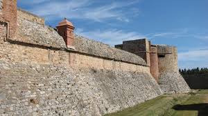 Forteresse De Salses Pyrenees Orientales Muraille Exterieure Forteresse Chateau Argeles Sur Mer
