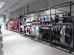 Aprire un negozio di abbigliamento bambini e giocattoli in franchising o indipendente, oppure rinnovare un negozio presuppone molte considerazioni. Arredo Negozio Abbigliamento Arredamento Intimo Fashion Store