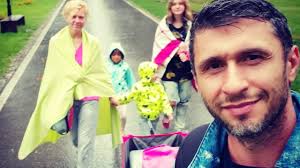 Recent, toată familia a participat la premiera filmului hawaii, în care joacă dragoș bucur. DragoÈ™ Bucur DezvÄƒluiri Din Mariajul Cu Dana NÄƒlbaru Ne CertÄƒm Ca ToatÄƒ Lumea È™i De Cele Mai Multe Ori