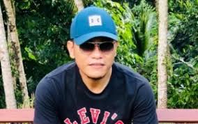 Kumpulan kata kata cinta romantis rindu yang bikin baper serta untuk gombal ke gebetan yang bisa digunakan untuk mendekatkan diri ke doi. Jarang Disorot Video Gus Miftah Berenang Bareng Istri Cantik Berhijab Picu Pro Kontra