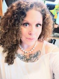 Danielle Morris's Instagram, Twitter & Facebook