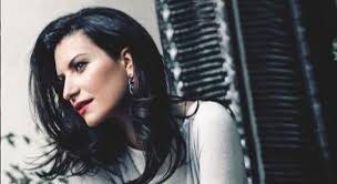 Non lo so, io che destino è il tuo ma se vuoi, se mi vuoi sono qui nessuno ti sente ma io sì. Laura Pausini Si Candida Agli Oscar Con Il Singolo Io Si