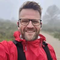 200+ perfiles de «Burns»