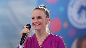 A tv2 műsorában, élő adásban árulta el kollányi zsuzsi, első gyermekét várja. Kollanyi Zsuzsi Visszatert A Szinpadra A Szules Utan Blikk