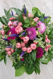 Blumenstrauß verschicken mit herrlichen blüten. Blumenstrauss Blumenstrauss Schone Blumen Blumen