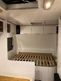 Sowohl die universalgrundierung, als auch die farbe sollte demnach immer qualitativ hochwertig sein. Wohnwagen Streichen Oder Folieren Unsere Tipps Mysmallhouse