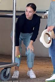 Natalie flashed porthole and slipped nip again in no strings attached in 2011, the same year she won an oscar and a golden globe for her leztastic performance in black swan (2010). Natalie Portman Helps Her Parents Check Out Of Hotel Before Going To Bondi Market With Her Family Todayuknews