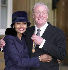 Michael caine club присоединиться new post. 46 Years Ago Michael Caine Saw A Girl In An Ad Found Her And Married Her