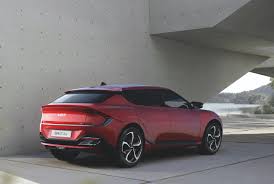 Die vollaufgeladene 77,4 kwh batterie des kia ev6 ermöglicht, je nach fahrzeugausstattung, eine reichweite von über 510 km. Kia Veroffentlicht Ausfuhrliche Details Und Preise Des Crossover Ev6 Elektroauto News Net
