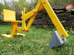 Mit hilfe dieser bauanleitung können sie selber ganz einfach eine biene bauen. Sandkastenbagger Aus Holz Bauanleitung Zum Selber Bauen Holzspielzeug Selber Bauen Selber Bauen Bauanleitung