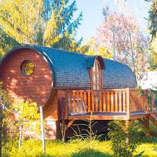 Visitez Les 4 Coins Du Monde Grace Aux Habitats Traditionnels Installes Au Domaine Ecotelia Yourte Mongole Tente Caidale Templ House Styles Home Decor Cabin