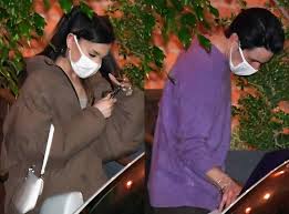 Ariana grande is now engaged to her new boyfriend, real estate tycoon dalton gomez. Ariana Grande And Dalton Gomez Are Married Relive Their Romance E Online Ap