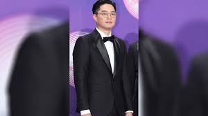 여자 3명의 다리를 몰래 촬영하였으나 무혐의로 종결된 사건. S6ithocyefc4 M