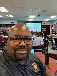 Damenion Miller (@DamenionMiller)