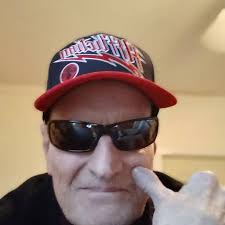 All I want for Christmas is a bearded man over 30 who loves tuna tacos 🙉