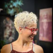 Becca Holmes (beccaholmies)